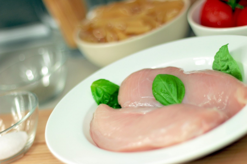 boucherie-GRIMAUD-min_turkey_hen_meat_raw_pink_chicken_ingredient_cooking_uncooked-1087266